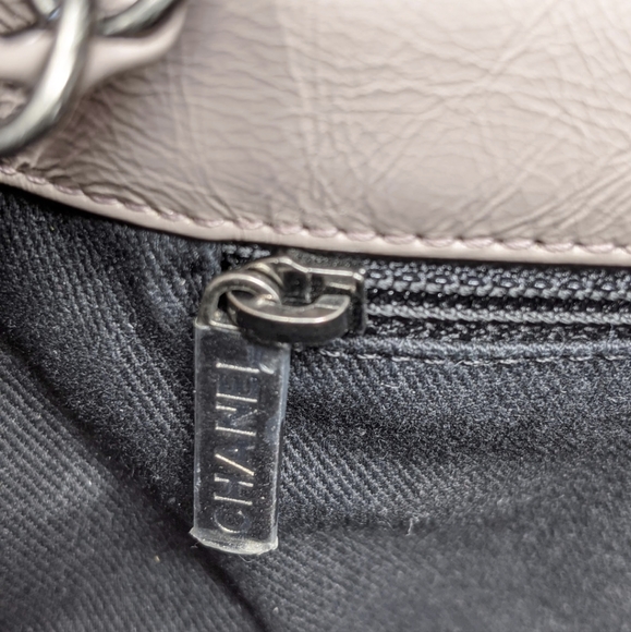 🦄🎉CHANEL Pink Bag Glazed Leather Flap Bag! Super Rare Color! Limited Edition - Picture 7 of 16